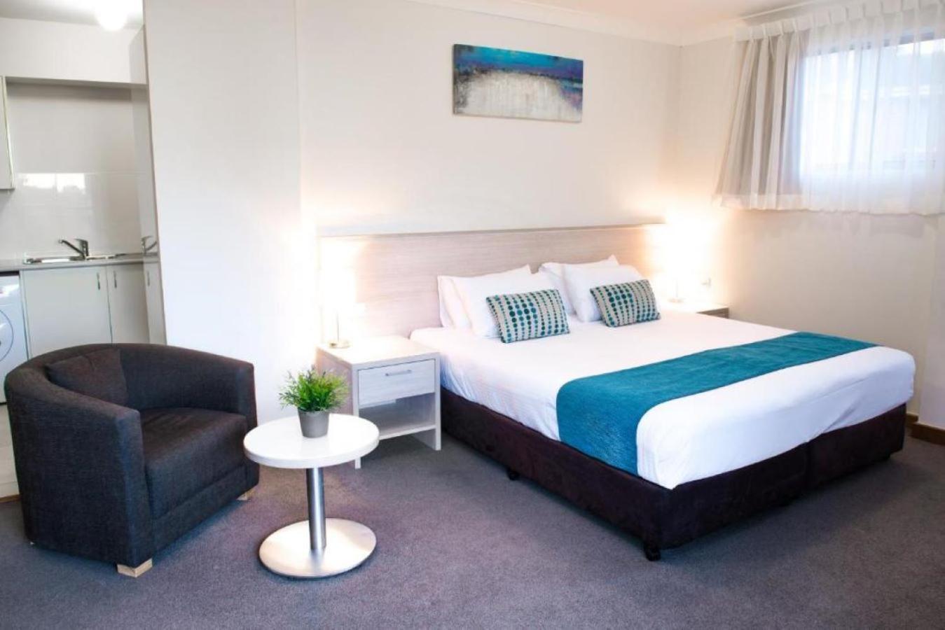 Shores Aparthotel 4*
